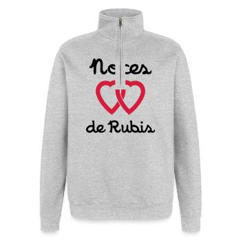 Noces de Rubis - Sweat à zip 1/4 - gris chiné - Devant - AI Model Female 172 light (172cm) & AI Model Male 178 dark (178cm)