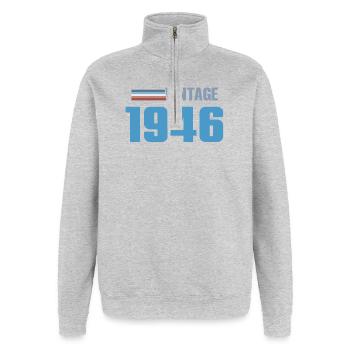 Tee 80 Jahre Weltraumgeboren 1946 - Quarter-Zip-Sweatshirt - Grau meliert - Vorne - AI Model Female 172 light (172cm) & AI Model Male 178 dark (178cm)