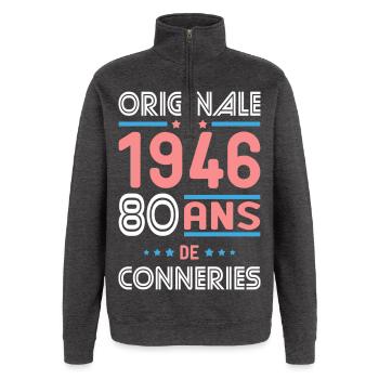 Original – 1946 – 80 Jahre - Quarter-Zip-Sweatshirt - Anthrazit - Vorne - AI Model Female 172 light (172cm) & AI Model Male 178 dark (178cm)
