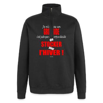 Ich habe keinen dicken Bauch! - Quarter-Zip-Sweatshirt - Schwarz - Vorne - AI Model Female 172 light (172cm) & AI Model Male 178 dark (178cm)