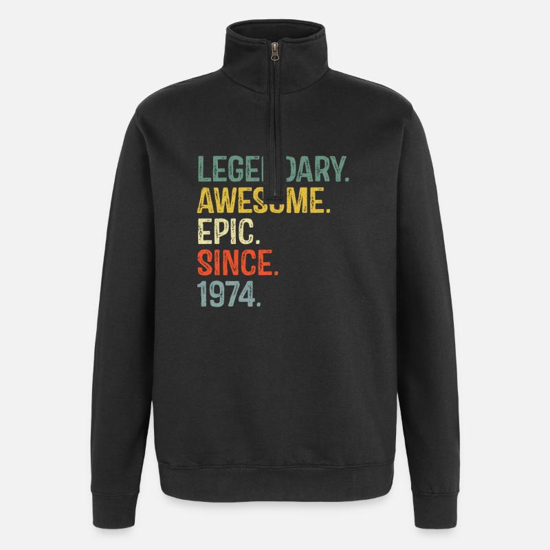 1974 Nostalgisches episches Typografie-Design - Quarter-Zip-Sweatshirt - Schwarz