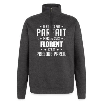 Florent: authentisch, unvollkommen, Oberteil, Perfektion - Quarter-Zip-Sweatshirt - Anthrazit - Vorne - AI Model Female 172 light (172cm) & AI Model Male 178 dark (178cm)