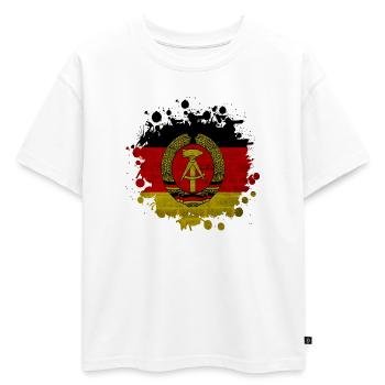 DDR taches / Cadeau drapeau Allemagne de l’Est - T-shirt enfant oversize en coton biologique Premium - blanc - Devant - AI Model Kid Male (0cm)