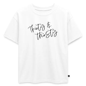 Trente ans et anniversaire assoiffé - T-shirt enfant oversize en coton biologique Premium - blanc - Devant - AI Model Kid Male (0cm)