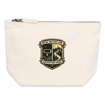 Soziale Batterie leer | Abenteuer hoch - Canvas Reißverschluss-Täschchen (12 x 13 cm) - Naturweiß - Vorne