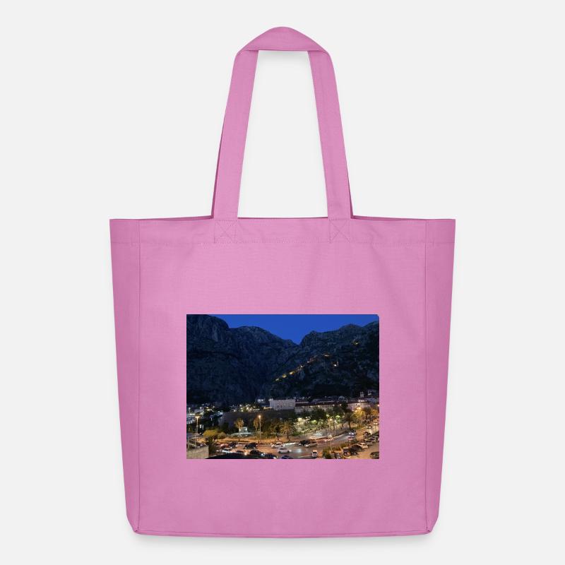 Abendstimmung in Bergdorf - Midweight recycelter Stoffbeutel von Stanley/Stella - Pink