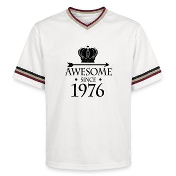 Né en 1976 - Fantastique depuis 1976 - T-shirt de foot unisexe en mesh - blanc cassé/bordeaux - Devant - AI Model Male 178 light (178cm) & AI Model Male 178 dark (178cm)