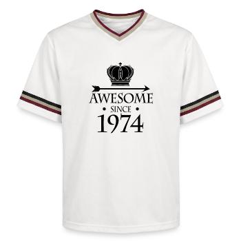 Né en 1974 - Fantastique depuis 1974 - T-shirt de foot unisexe en mesh - blanc cassé/bordeaux - Devant - AI Model Male 178 light (178cm) & AI Model Male 178 dark (178cm)