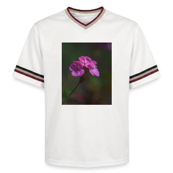 rosa Blumen - Unisex Football Style Mesh T-Shirt - Offwhite/Bordeaux - Vorne - AI Model Male 178 light (178cm) & AI Model Male 178 dark (178cm)