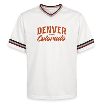 Denver Colorado Retro Script Logo - Unisex Football Style Mesh T-Shirt - Offwhite/Bordeaux - Vorne - AI Model Male 178 light (178cm) & AI Model Male 178 dark (178cm)