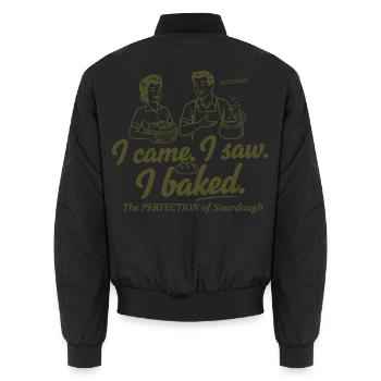 Sauerteig. Ich bin gekommen. Ich habe gesehen, ich habe Sauerteigbrot gebacken. - Unisex Bomberjacke - Schwarz - Hinten - AI Model Male 185 light (185cm)