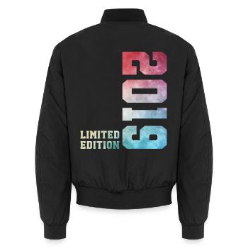 7. Geburtstag Limited Edition 2019 – Jahrgang 2019 - Unisex Bomberjacke - Schwarz - Hinten - AI Model Male 185 light (185cm)