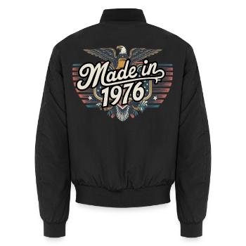 Jahrgang 1976 - Unisex Bomberjacke - Schwarz - Hinten - AI Model Male 185 light (185cm)