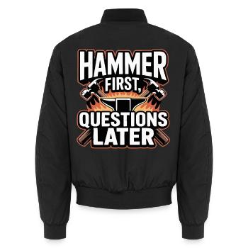 Hammer First Questions Later Schmied Spruch - Unisex Bomberjacke - Schwarz - Hinten - AI Model Male 185 light (185cm)