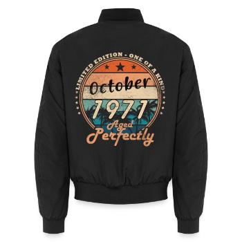 55. Geburtstag Geschenk Mann Best of Oktober 1971 - Unisex Bomberjacke - Schwarz - Hinten - AI Model Male 185 light (185cm)