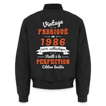 1986 – Vintage – Perfekt gereift - Unisex Bomberjacke - Schwarz - Hinten - AI Model Male 185 light (185cm)
