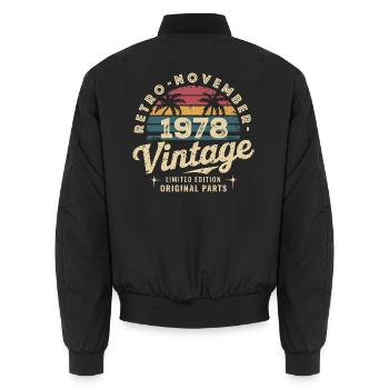 November 1978 | Vintage Retro | November 1978 - Unisex Bomberjacke - Schwarz - Hinten - AI Model Male 185 light (185cm)