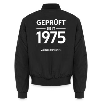 Geprüft seit 1975 – Jahrgang Shirt minimal - Unisex Bomberjacke - Schwarz - Hinten - AI Model Male 185 light (185cm)
