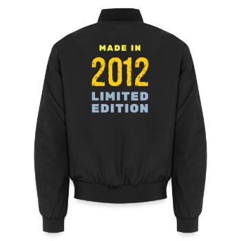 2012 - Unisex Bomberjacke - Schwarz - Hinten - AI Model Male 185 light (185cm)