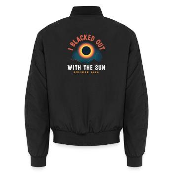 Sonnenfinsternis 2026, 12. August - Unisex Bomberjacke - Schwarz - Hinten - AI Model Male 185 light (185cm)