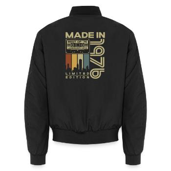 1976 geboren Jahrgang Vintage Geburtstag Geschenk - Unisex Bomberjacke - Schwarz - Hinten - AI Model Male 185 light (185cm)