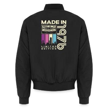1976 Jahrgang Vintage Retro Geburtstag Geschenk - Unisex Bomberjacke - Schwarz - Hinten - AI Model Male 185 light (185cm)