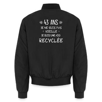 ado recyclée, anniversaire 43 ans, j'ai 43 ans - Bomber unisexe - noir - Dos - AI Model Male 185 light (185cm)