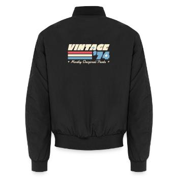Jahrgang 74 Originale Stücke - Unisex Bomberjacke - Schwarz - Hinten - AI Model Male 185 light (185cm)