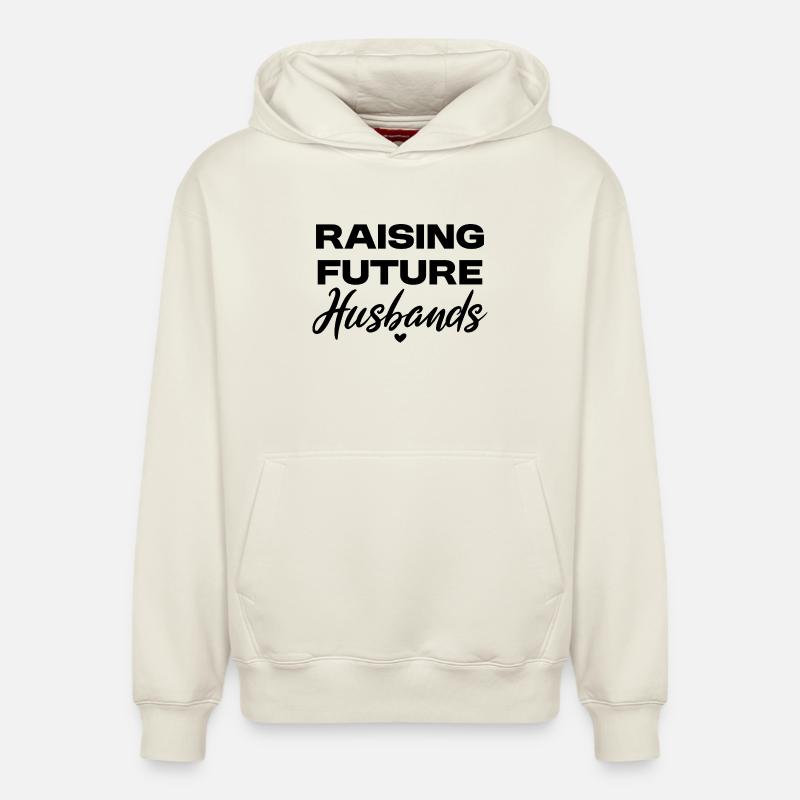 Stolze Jungs-Mama – Raising Future Husbands - Sweat à capuche unisexe décontracté en coton biologique – de SPREAD - blanc cassé