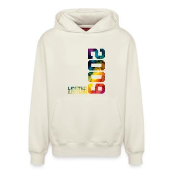 LIMITED EDITION 2009 17 JAHRE 17. GEBURTSTAG - Relaxed Unisex Organic Hoodie – von SPREAD - Naturweiß - Vorne - AI Model Female 172 dark (172cm) & AI Model Male 178 light (178cm)