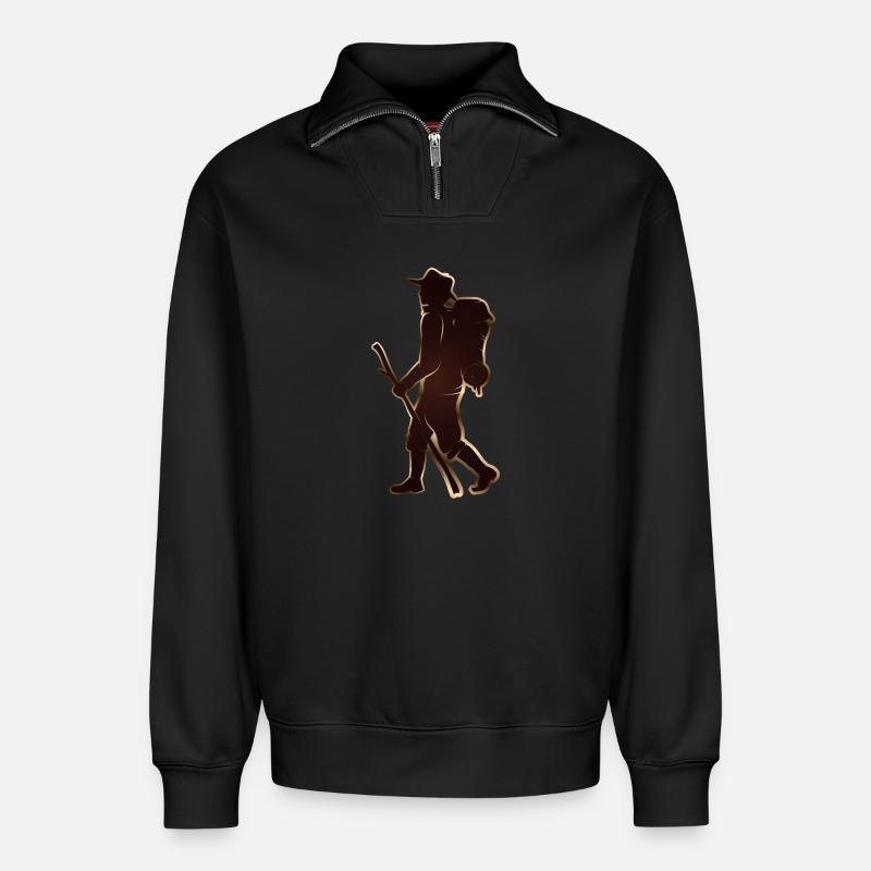 Pilger oder Wanderer mit Wanderstab & Rucksack - Relaxed Unisex Organic Half Zip Sweatshirt – von SPREAD - Schwarz