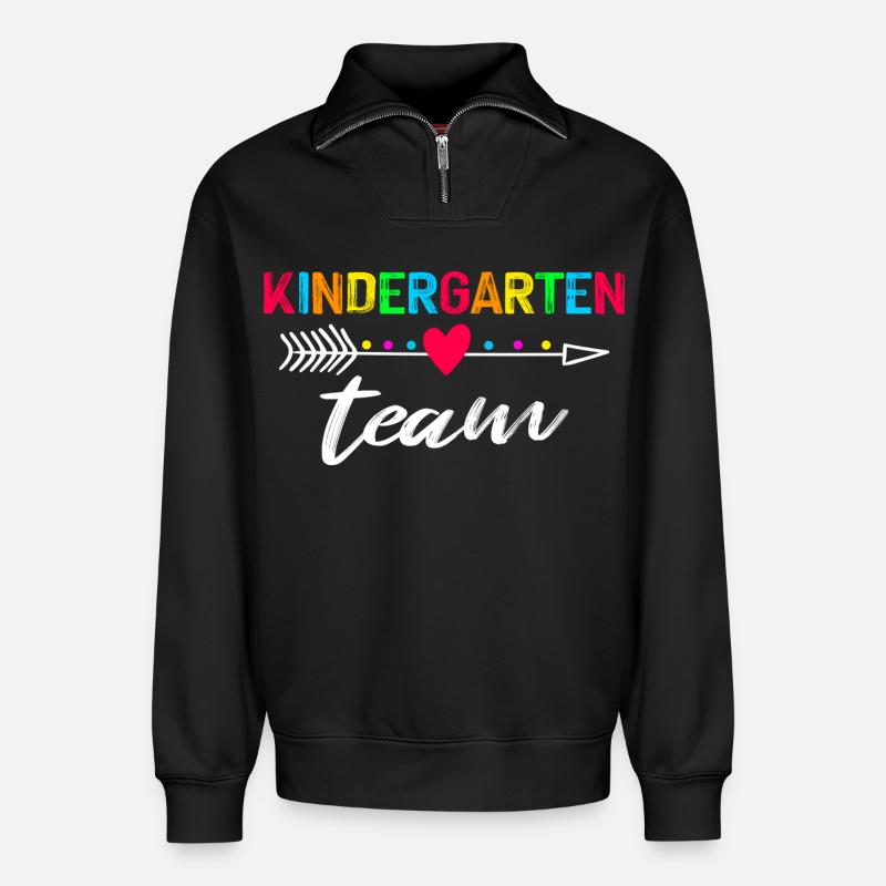 Kindergarten-Team - Relaxed Unisex Organic Half Zip Sweatshirt – von SPREAD - Schwarz