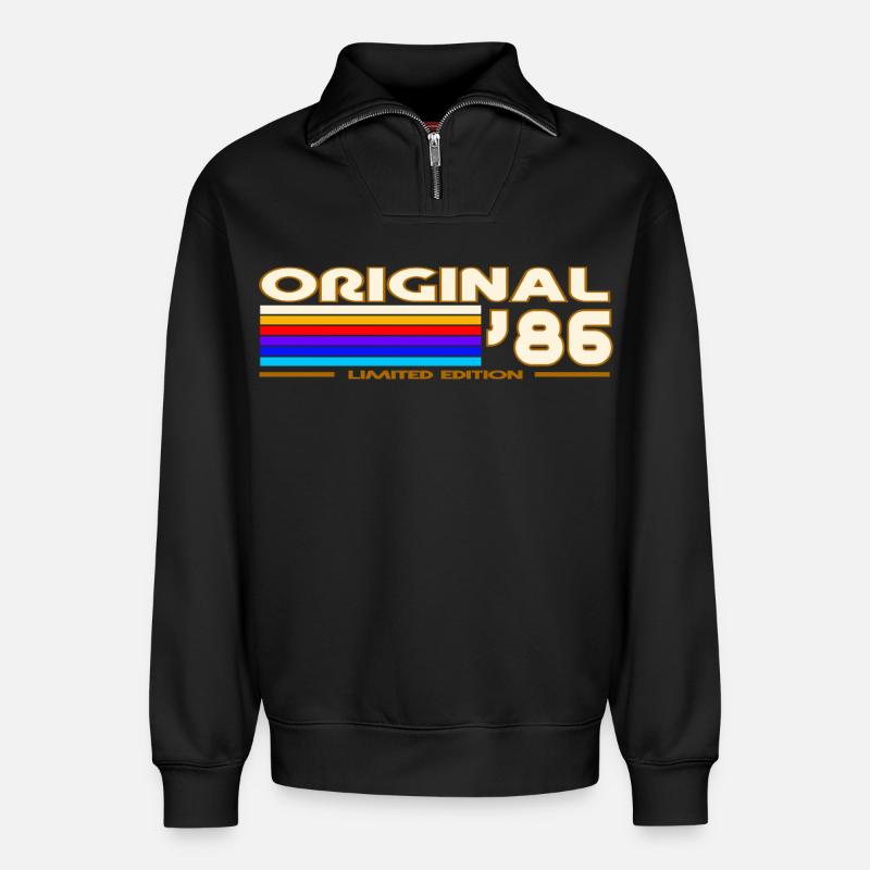 1986 - Relaxed Unisex Organic Half Zip Sweatshirt – von SPREAD - Schwarz