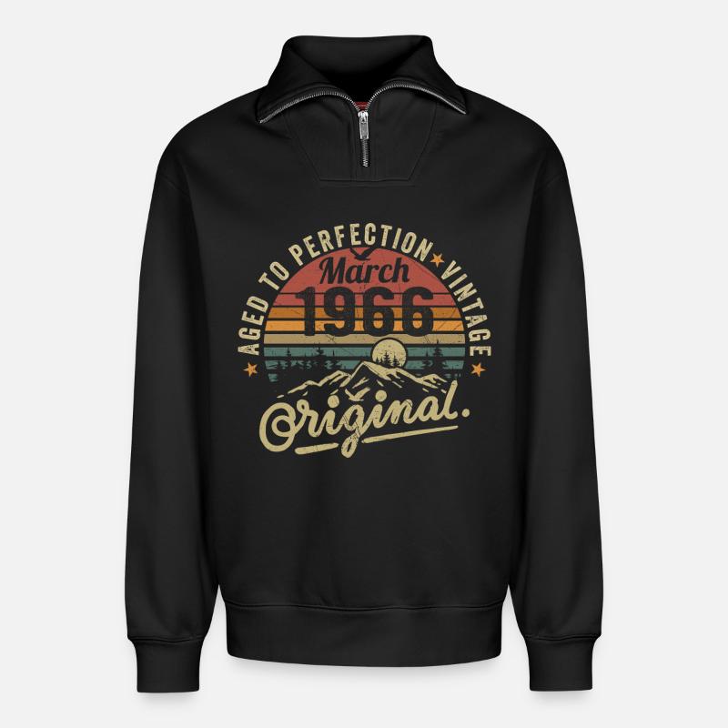 März 1966 - Relaxed Unisex Organic Half Zip Sweatshirt – von SPREAD - Schwarz