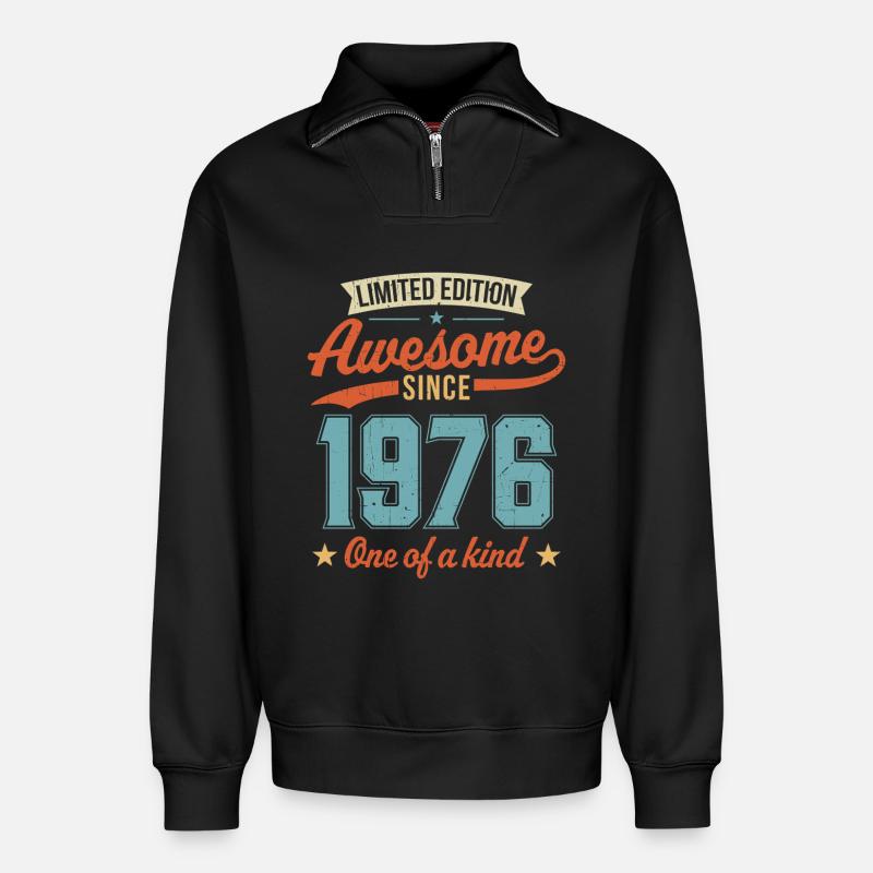 Genial seit 1976 - Relaxed Unisex Organic Half Zip Sweatshirt – von SPREAD - Schwarz