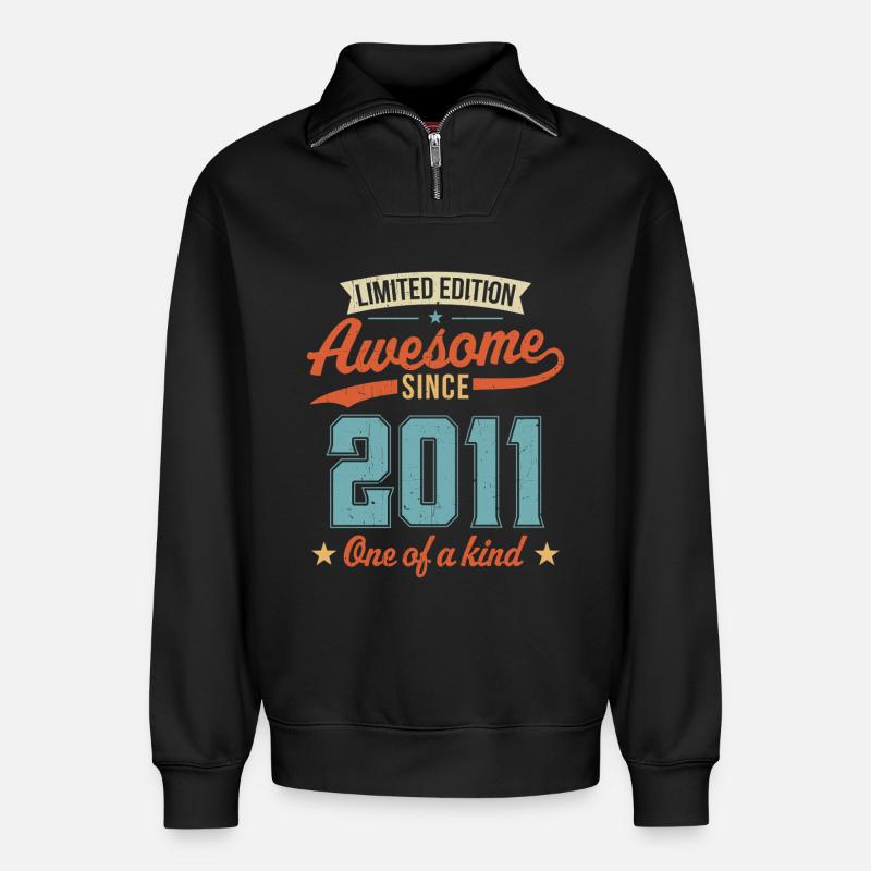 Genial seit 2011 - Relaxed Unisex Organic Half Zip Sweatshirt – von SPREAD - Schwarz
