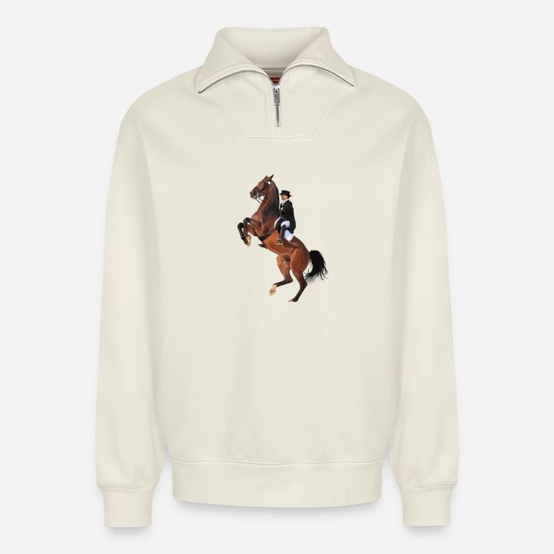 Eleganter Reiter auf Springendem Pferd - Relaxed Unisex Organic Half Zip Sweatshirt – von SPREAD - Naturweiß