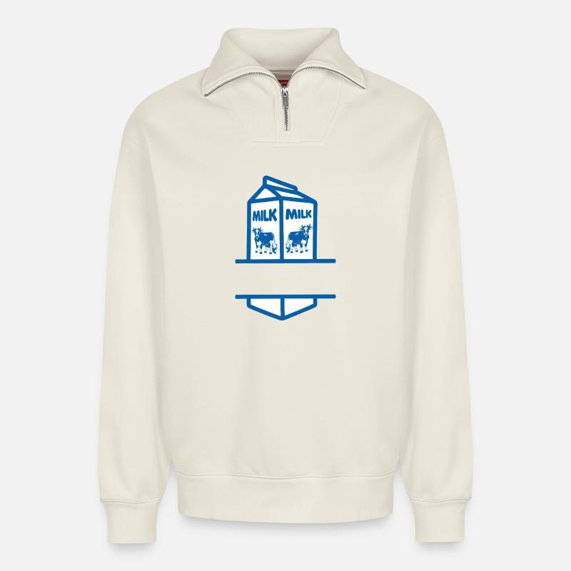 Blauer Milchkarton mit Kuh-eigenem Text - Relaxed Unisex Organic Half Zip Sweatshirt – von SPREAD - Naturweiß