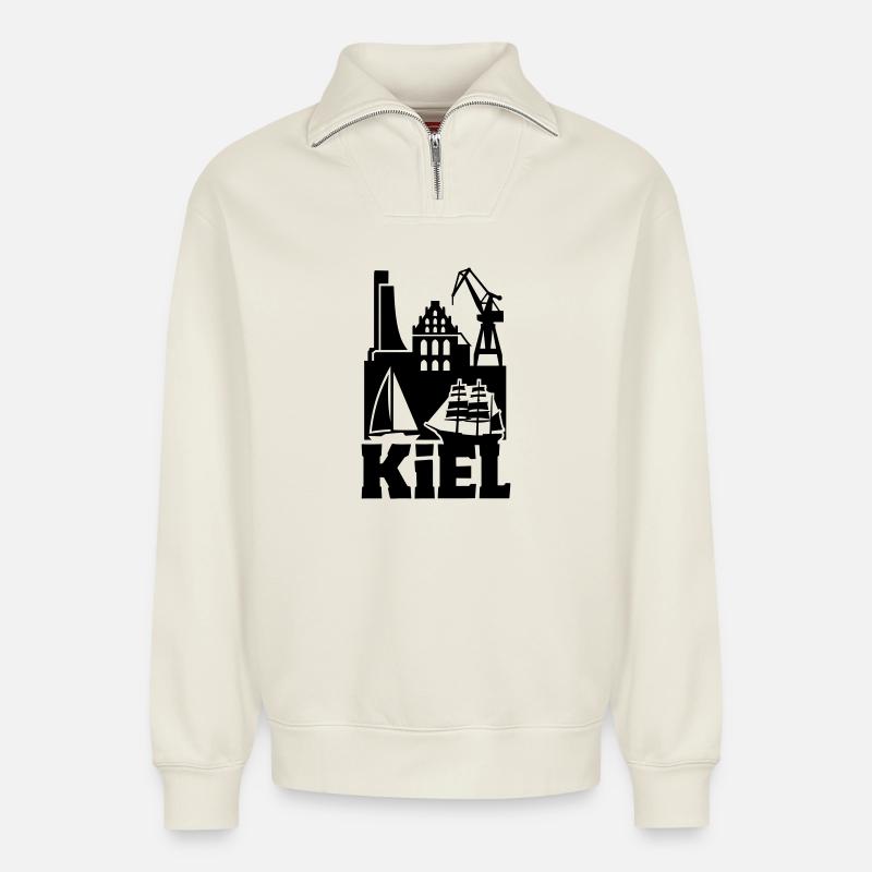 Kiel Silhouette Wahrzeichen - Relaxed Unisex Organic Half Zip Sweatshirt – von SPREAD - Naturweiß