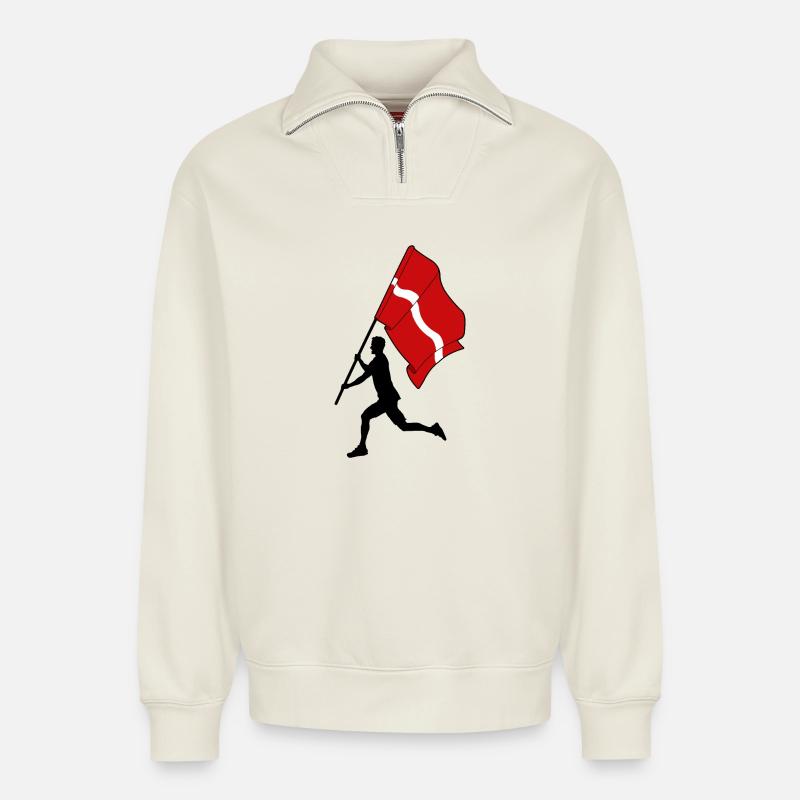 Flagge Lettland Mann läuft - Relaxed Unisex Organic Half Zip Sweatshirt – von SPREAD - Naturweiß
