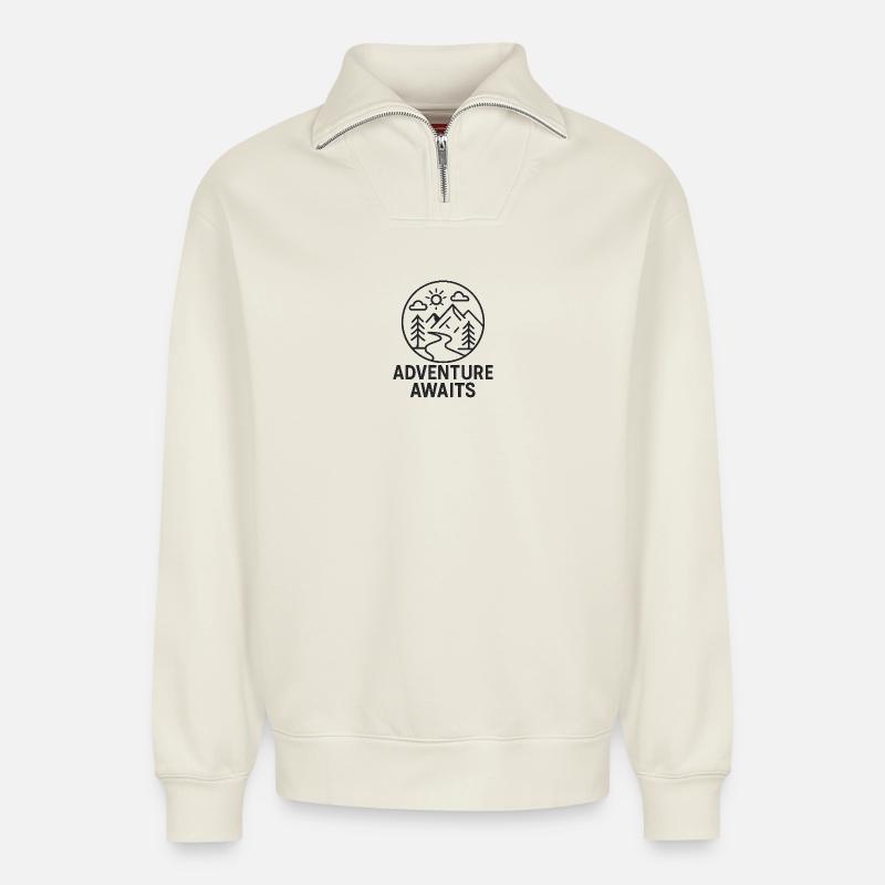 Abenteuer Ruft Berglandschaft - Relaxed Unisex Organic Half Zip Sweatshirt – von SPREAD - Naturweiß