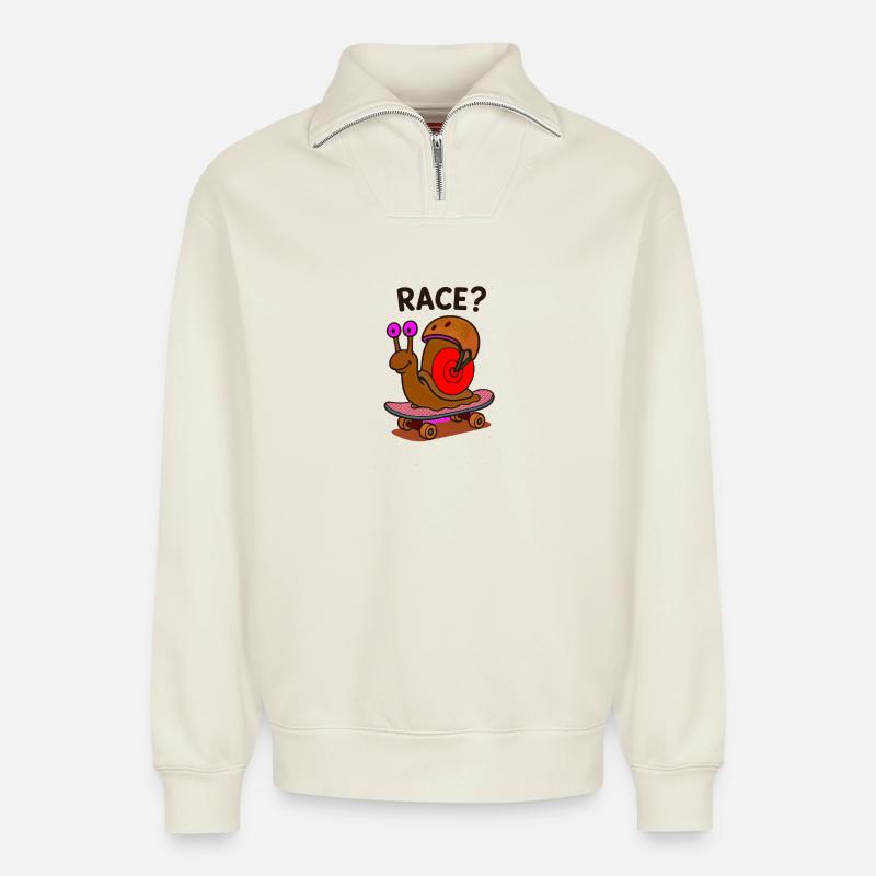 COURSE? Escargot sur skateboard - Sweat unisexe décontracté en coton biologique à demi-zip – de SPREAD - blanc cassé