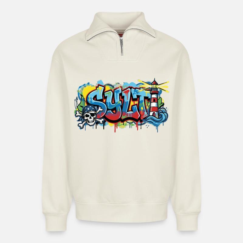 Sylt Graffiti mit Leuchtturm - Relaxed Unisex Organic Half Zip Sweatshirt – von SPREAD - Naturweiß
