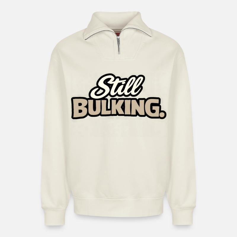 Still Bulking - Kraft-Statement - Relaxed Unisex Organic Half Zip Sweatshirt – von SPREAD - Naturweiß