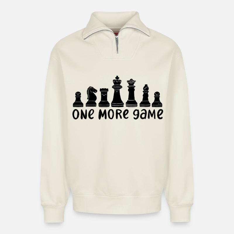 Schachritter Motiv – One More Game - Relaxed Unisex Organic Half Zip Sweatshirt – von SPREAD - Naturweiß