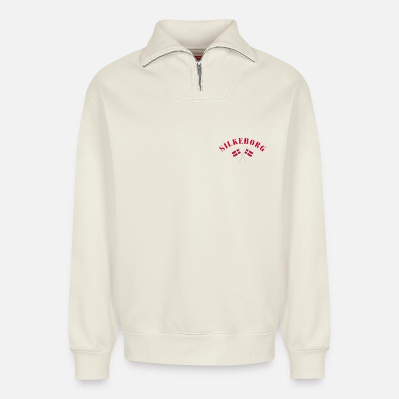Silkeborg Dänemark Flaggen Design - Relaxed Unisex Organic Half Zip Sweatshirt – von SPREAD - Naturweiß