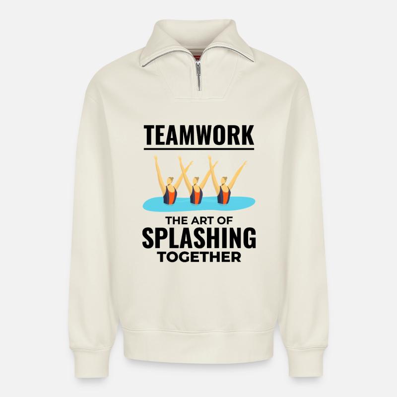 Triumphales Design der Synchronschwimmer - Relaxed Unisex Organic Half Zip Sweatshirt – von SPREAD - Naturweiß