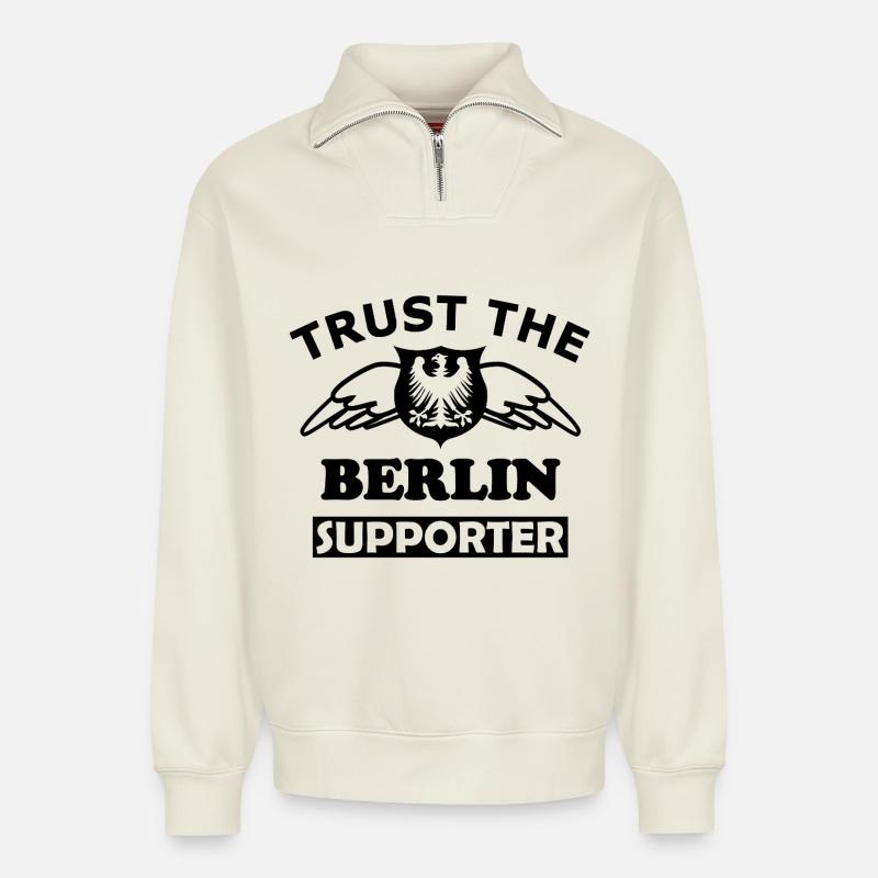 Berlin Textdesign Weiß - Relaxed Unisex Organic Half Zip Sweatshirt – von SPREAD - Naturweiß
