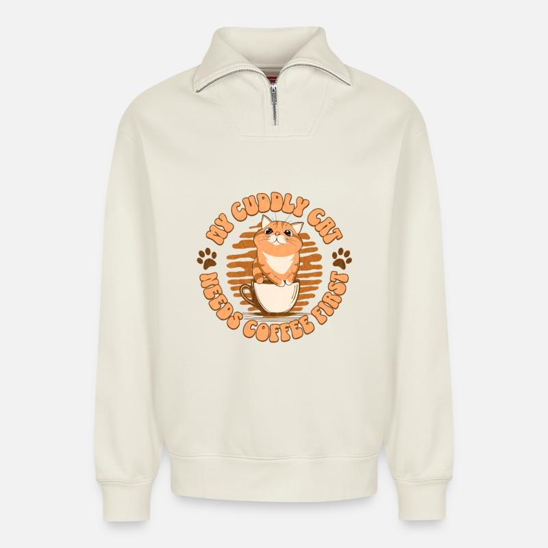 My Cuddly Cat - Needs Coffee First - Relaxed Unisex Organic Half Zip Sweatshirt – von SPREAD - Naturweiß