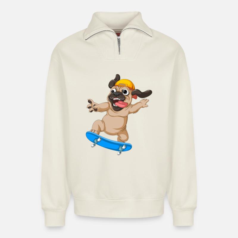 Mops Skateboarden - Relaxed Unisex Organic Half Zip Sweatshirt – von SPREAD - Naturweiß